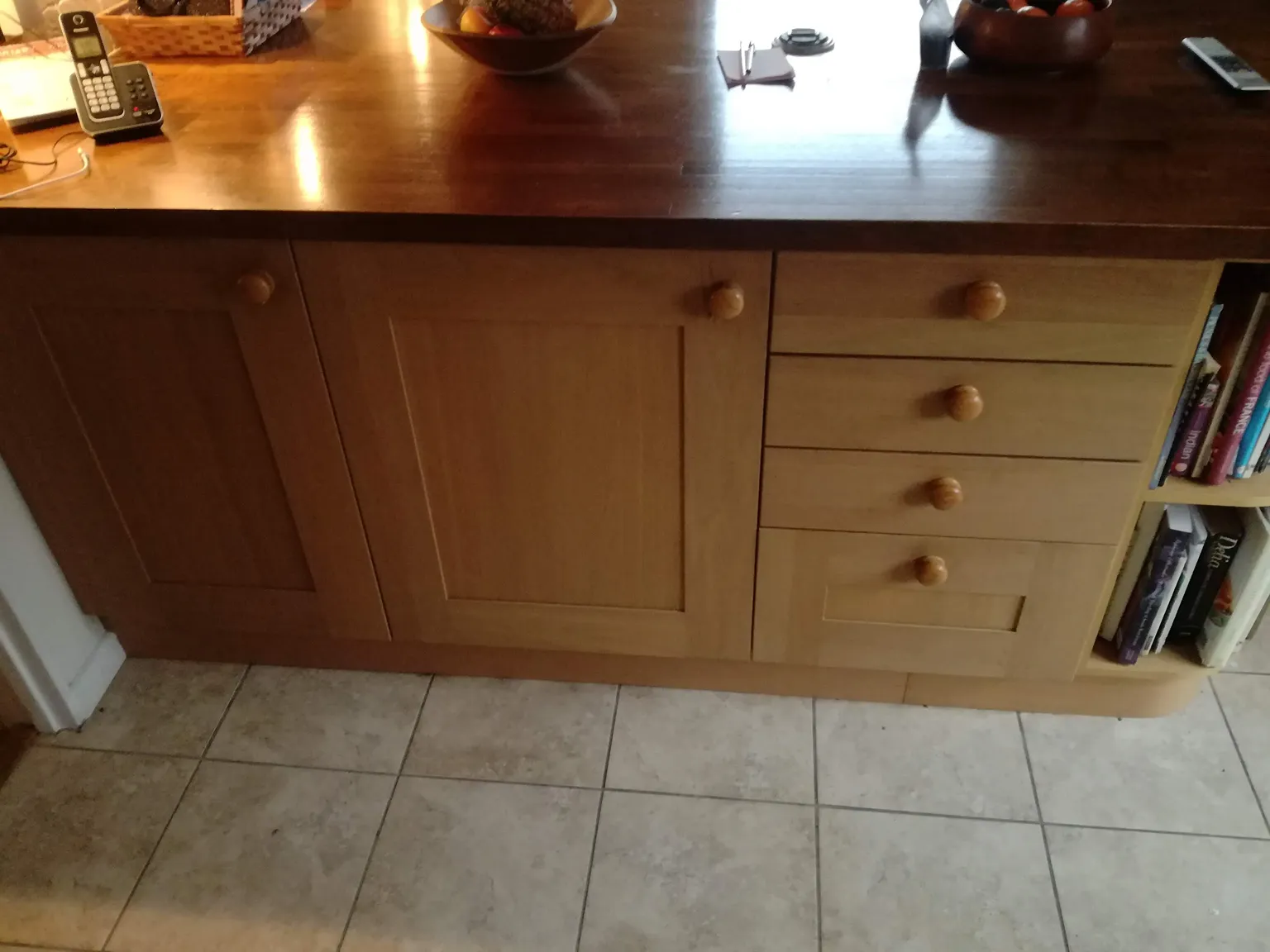 Kitchen top and units in natural wood finish